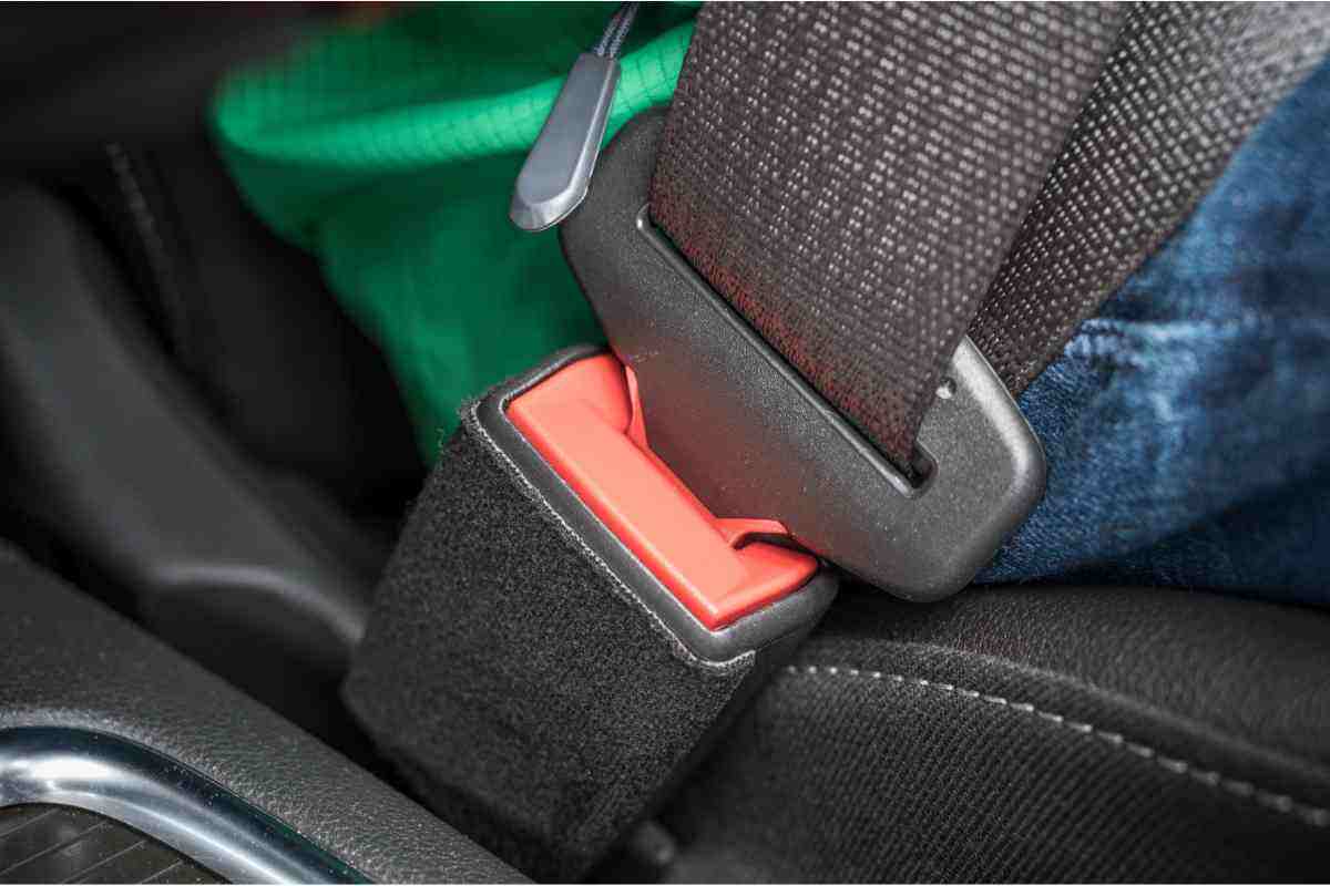 funzione del bottoncino sulla cintura di sicurezza