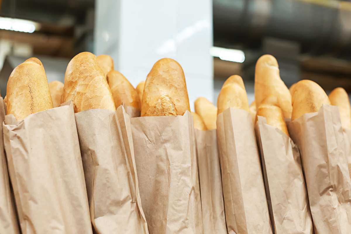 la baguette é un tipo di pane che spesso é cotto dal surgelatore
