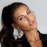 Carolina Stramare abito non contiene le forme