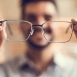 Gli occhiali stenopeici migliorano la vista