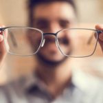 Gli occhiali stenopeici migliorano la vista
