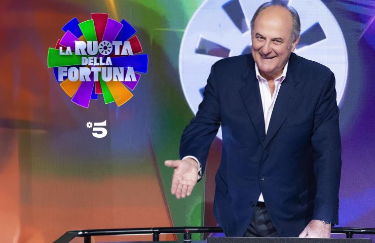 gerry scotti presenta la ruota della fortuna