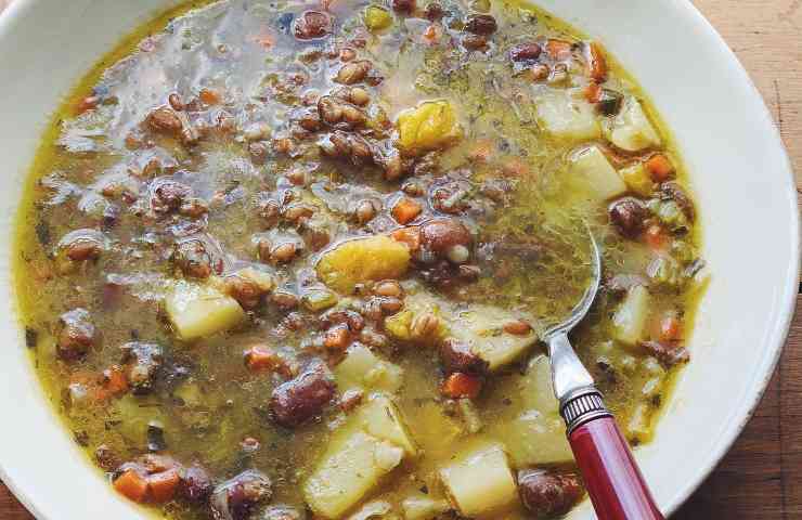 Zuppa di farro e verdure