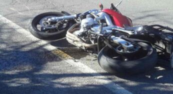 Finisce fuori strada con la moto: perde la vita ragazzo di soli 18 anni